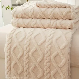 Maison Étreinte Throw